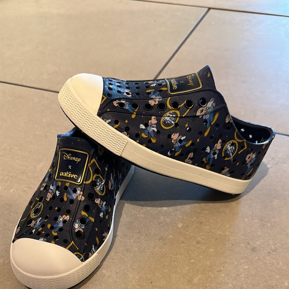 Disney natives size 9